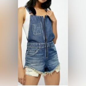 Free People WE THE FREE Cut Off Shortalls Overalls Zip Up Blue Size 10 EUC